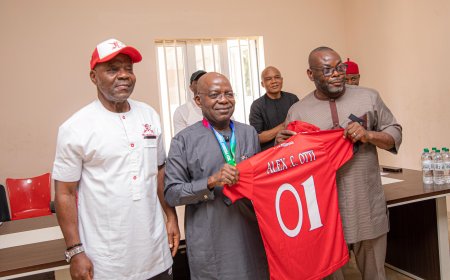 Governor Otti gifts Abia Warriors N30 Million and 32 seater bus, Pledges Continued Government Support