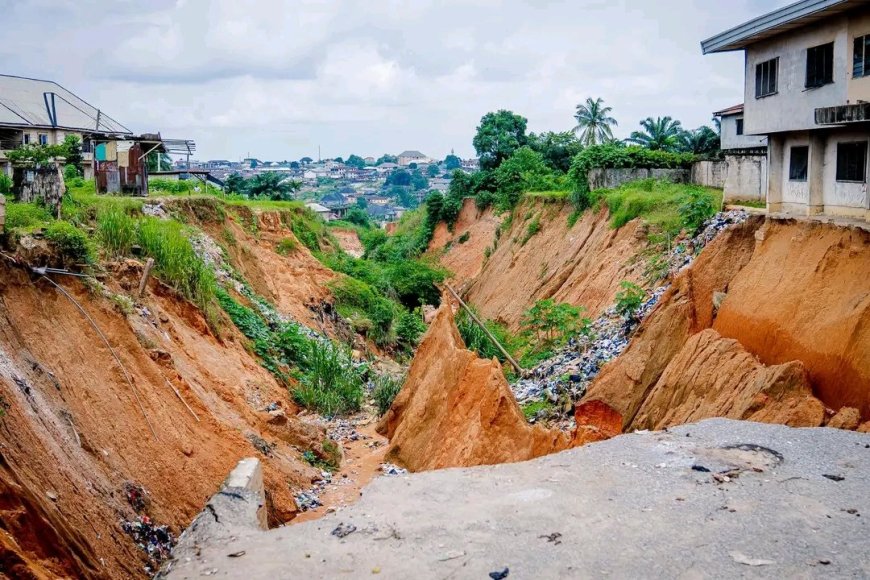 Governor Otti Takes Swift Action After Inspecting Gully Erosion Site in Aba