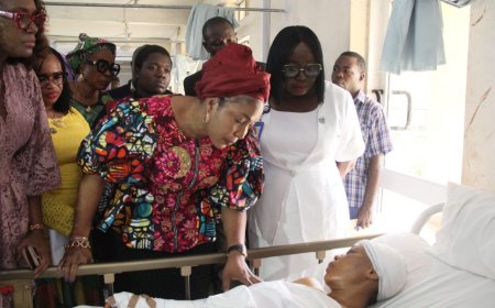 Mrs. Otti visits lady whose husband Physically Abused and attempted to Pluck out her eyes at Federal Medical Center, Umuahia