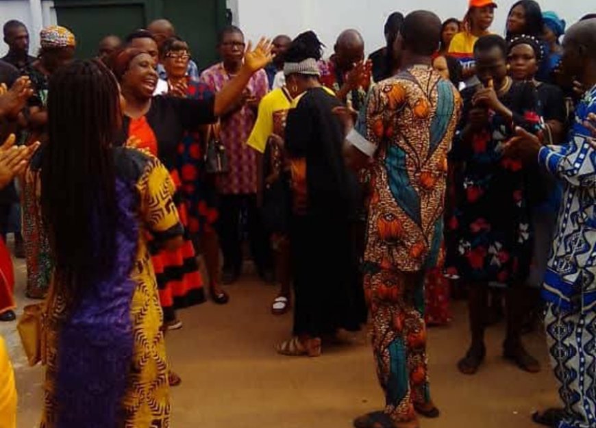 Abia Govt kicks as judicial workers protest in front of sealed court complex