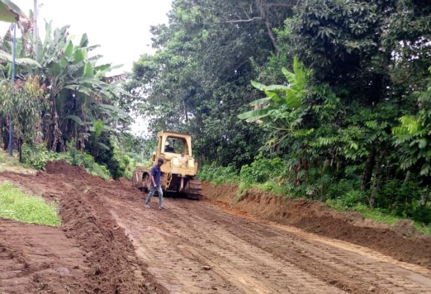 Okporoenyi Amawom Road Is A State Project, Not Ben Kalu’s – Traditional Ruler Clarifies